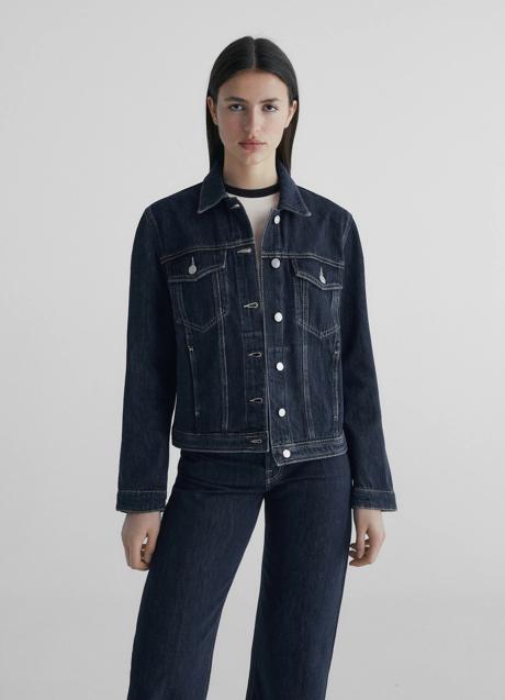 Imagen - Cazadora vaquera en azul oscuro de Massimo Dutti. Foto: Massimo Dutti.