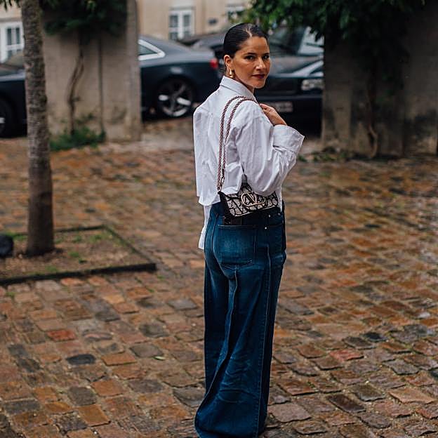 Los pantalones cargo de Massimo Dutti que comprarás ahora y llevarás todo el otoño