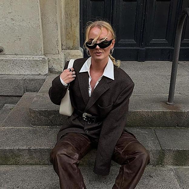 Las nórdicas lo tienen claro: el marrón es el nuevo negro y estos seis básicos que combinan con todo son la clave