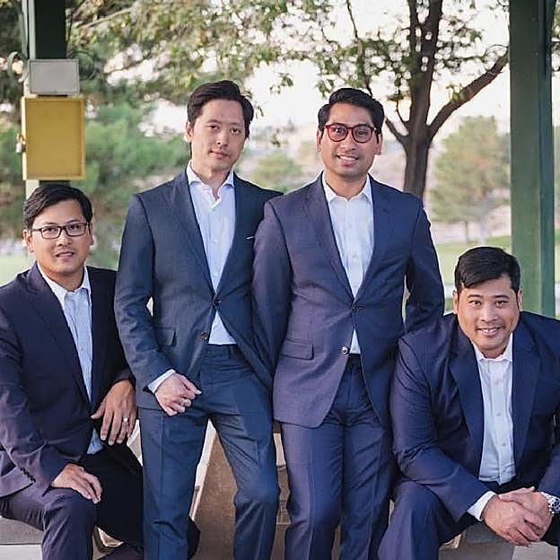 Príncipe Vacharaesorn con sus hermanos