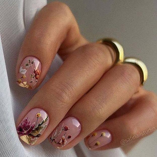 Tendencias de uñas cortas con flores