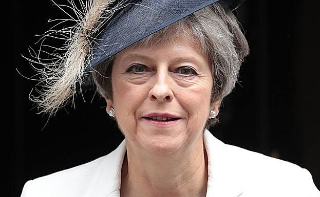 Theresa May sigue en el Parlamento y está escribiendo un libro.