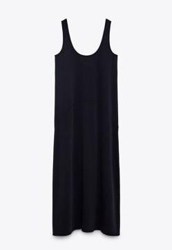 Imagen secundaria 2 - La blazer de Mango, el bolso de Sfera y el vestido de Zara.