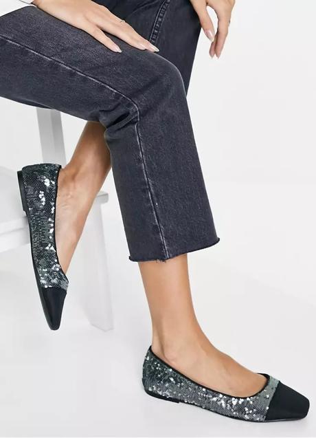 Imagen - Bailarinas con punta de terciopelo de ASOS, 18,19 euros.