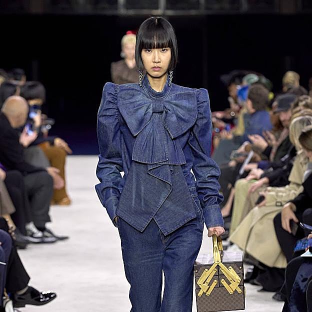 Imagen principal - En la primera imagen, modelo desfile con prendas de la colección de Balmain para este otoño. Las otras dos, street style de la semana de la moda de Copenhague.