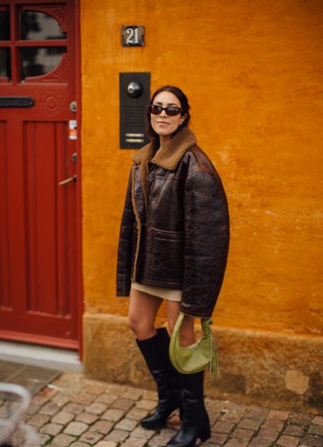 Imagen - Una mujer con botas negras con tacón ancho. Foto: Lauchmetrics Spotlight