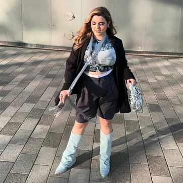 Imagen secundaria 1 - Los looks con las botas de Bershka que arrasan en Instagram.