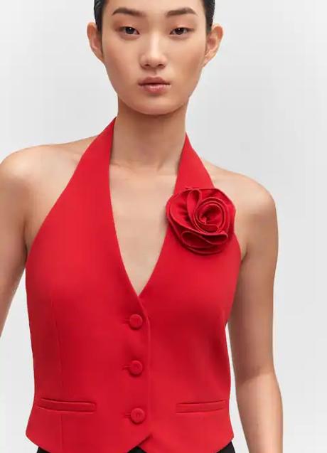 Imagen - Chaleco con flor de Mango (39,99 euros)