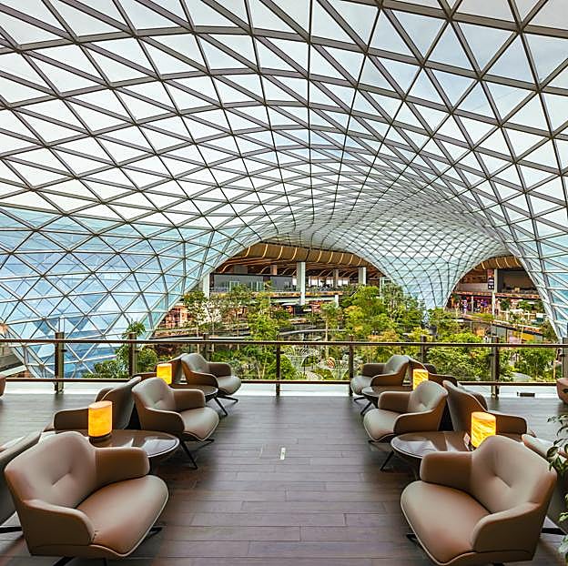 Imagen principal - Las mejores salas VIP de aeropuertos del mundo (y cómo acceder a ellas)