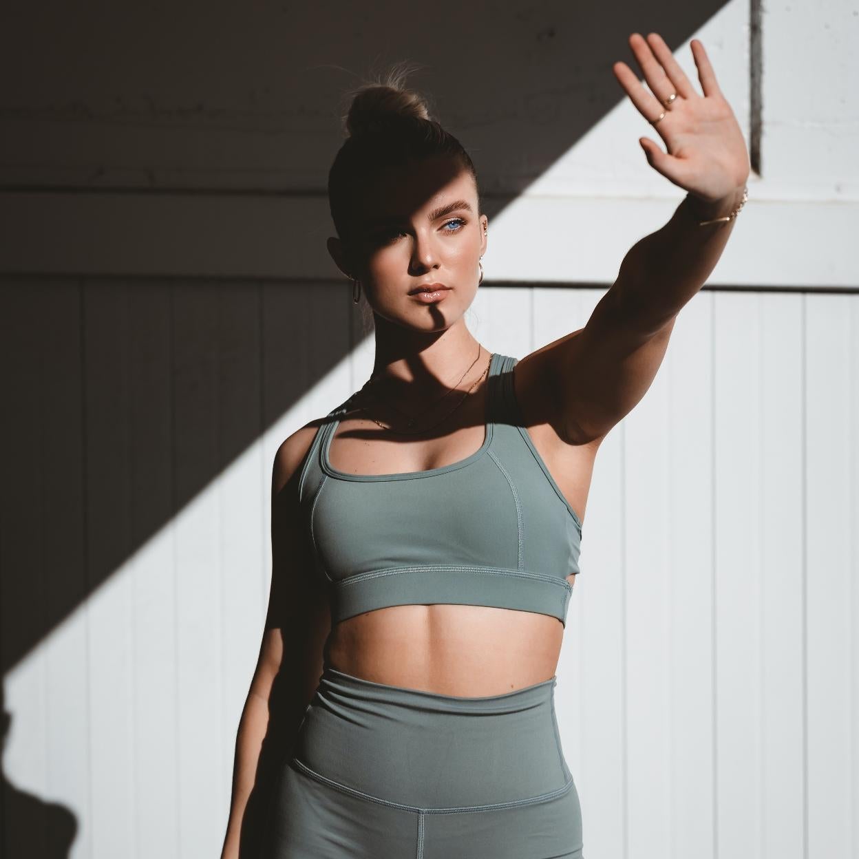 Mujer con ropa deportiva