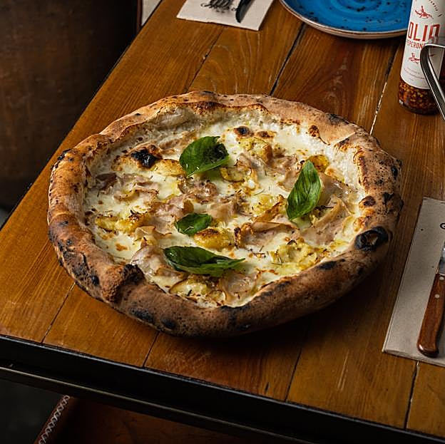 Una de las pizzas de Grosso Napoletano, calificada como la tercera mejor pizzería artesanal del mundo.