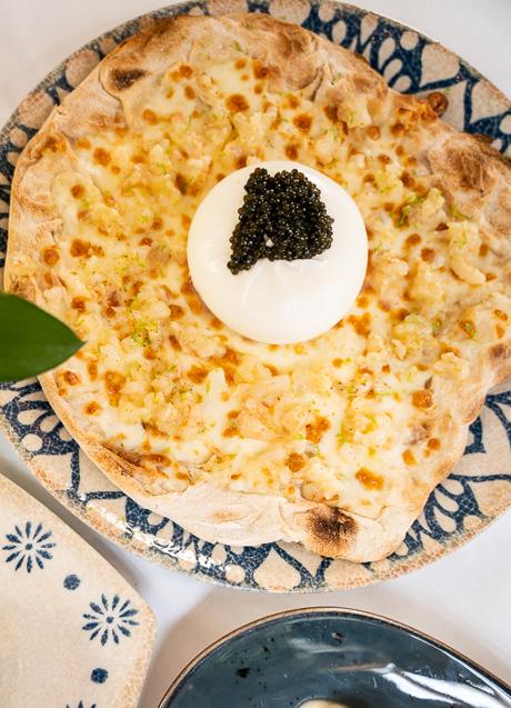 Imagen - La pizza de tartar de gambas, perlas de esturión y burrata fresca de SottoSopra. / D.R