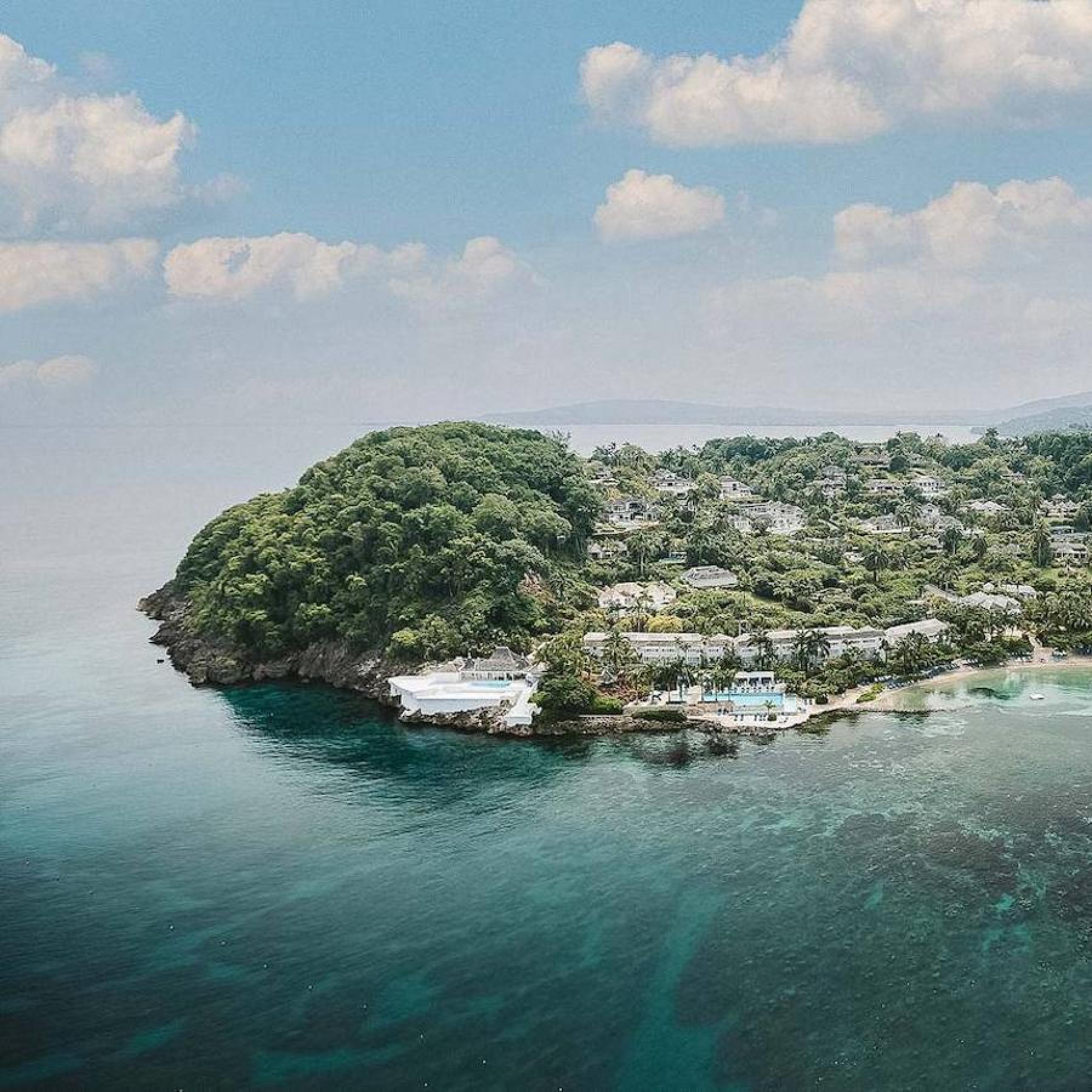 Del exclusivo libro para soñar con Jamaica, a lo último de Clare Waight Keller: todo lo que tienes que saber del lujo esta semana