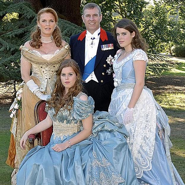 Así organizó Sarah Ferguson la fiesta más ridícula que recuerda la alta sociedad británica: disfrazada de reina y con invitados tóxicos