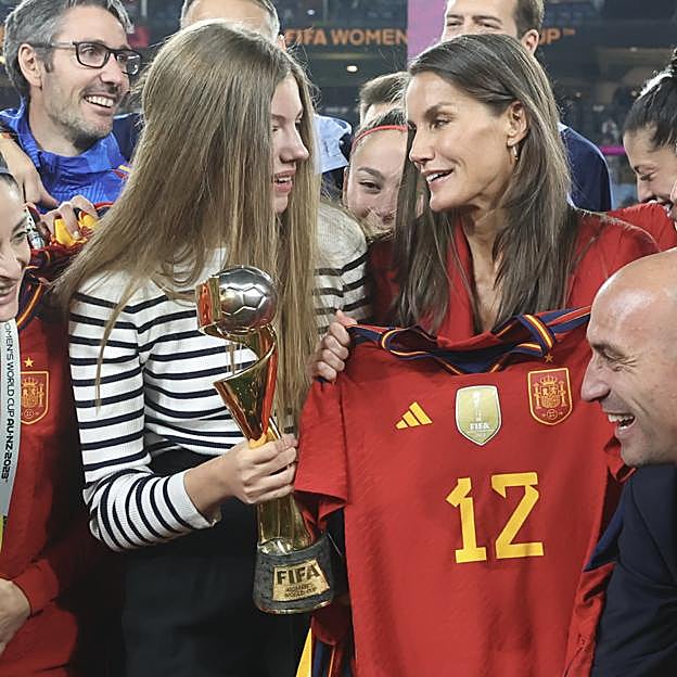Lo que no hemos visto de Letizia y Sofía en la final del Mundial de fútbol: abrazos a las jugadoras y el no-protocolo de la celebración