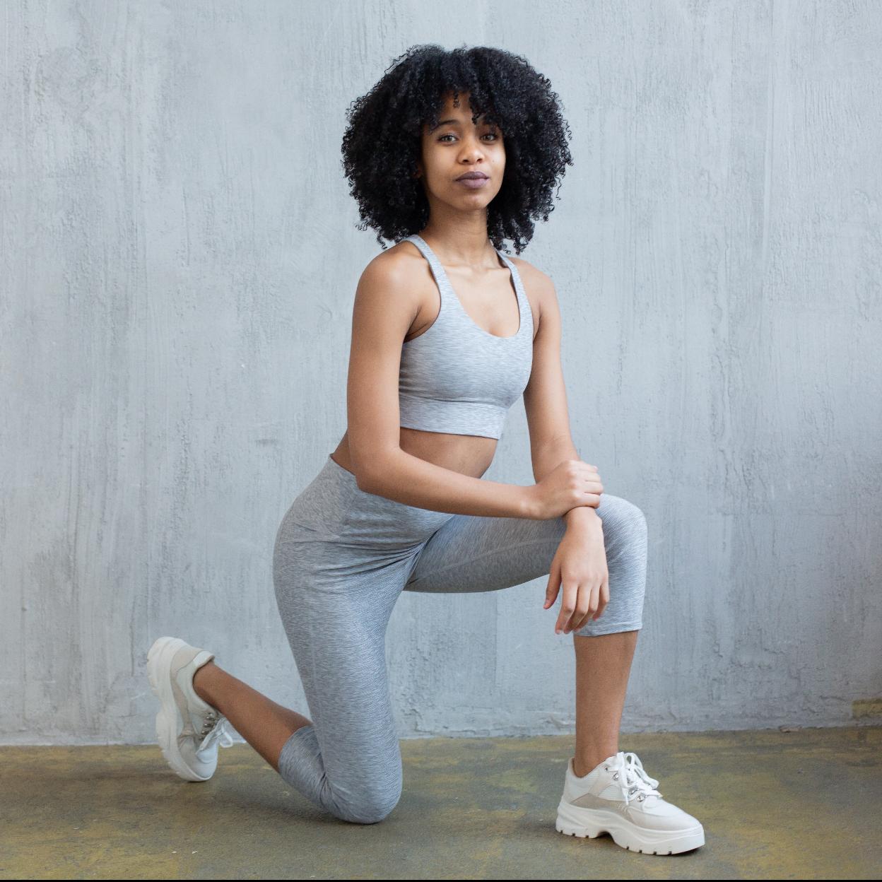 Estocadas traseras, el ejercicio perfecto para tonificar las piernas y mejorar la coordinación