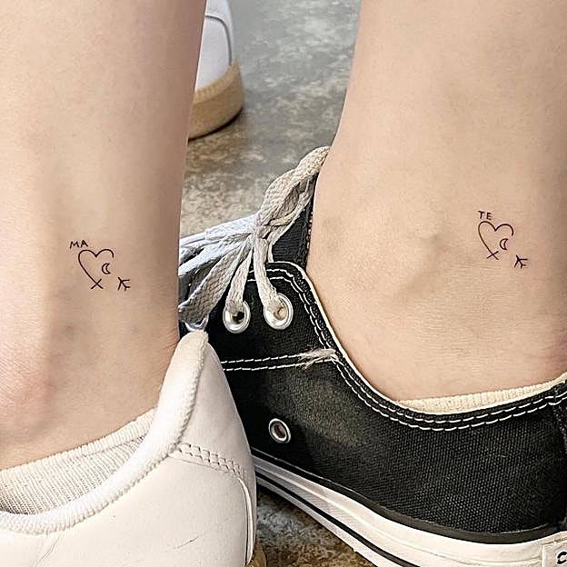 Tatuajes en el tobillo de corazones