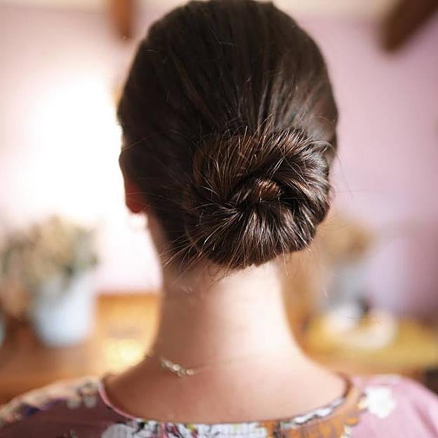 Recogido para bodas con pelo corto en moño de bailarina clásico