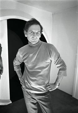 Imagen secundaria 2 - Deaville, el Palais Bulles y un retrato de Pierre Cardin.
