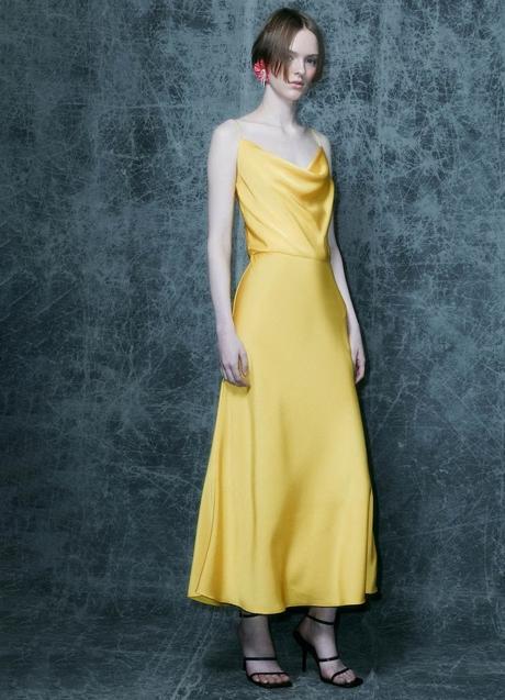 Imagen - Vestido lencero amarillo de Sfera, 27,99 euros.