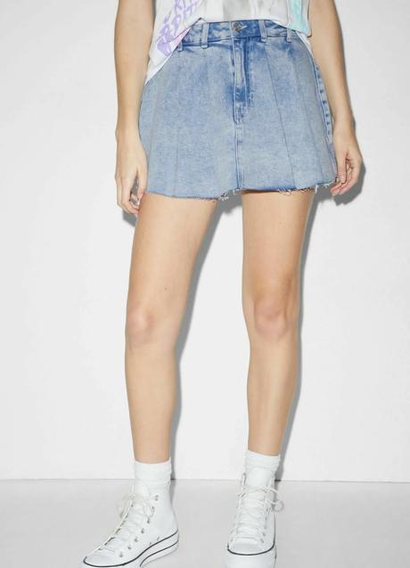 Imagen - Falda corta de tablas vaquera de Clockhouse, 13,99 euros.