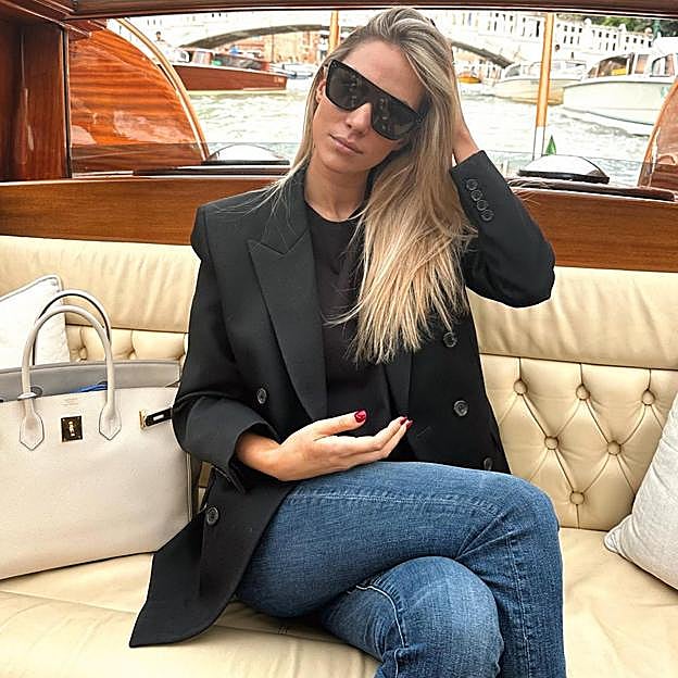 Alice Campello en Venecia con un look cómodo.