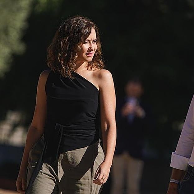 Ayuso con el top de Zara.