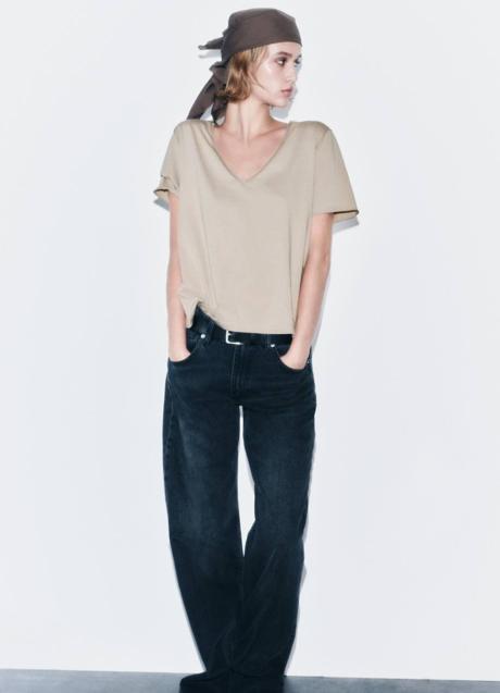 Imagen - Camiseta básica con escote de pico