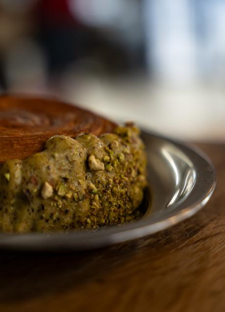 Imagen - El New York roll de pistacho de Novo Mundo, uno de los siete sabores que elaboran. / Luca López.