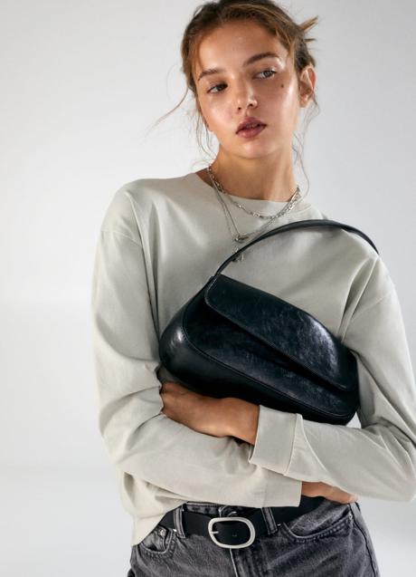 Imagen - Bolso de hombro de Pull & Bear (17,99 euros)