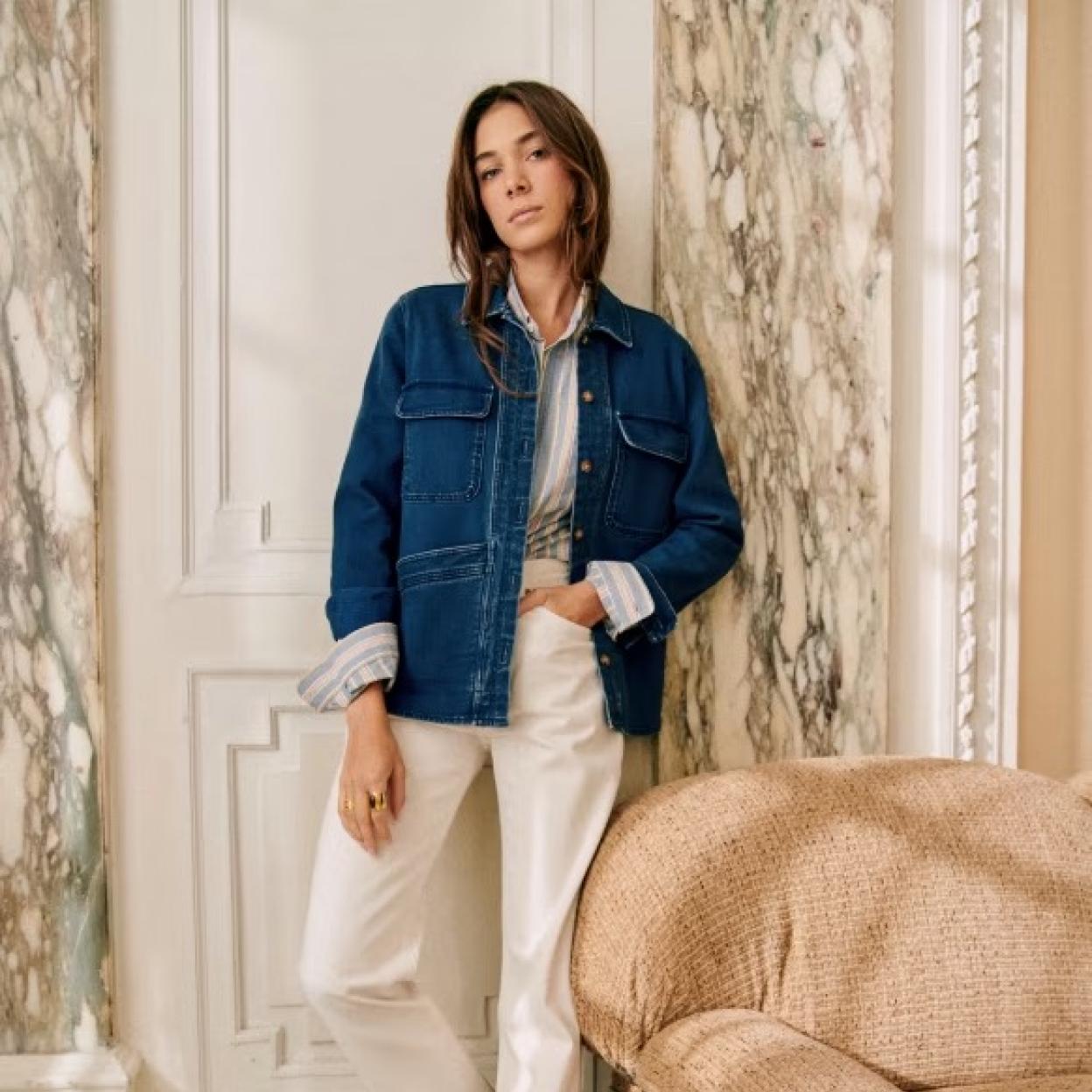 Vestidos estampados, zapatos negros y muchas otras compras que tienes que añadir a tu lista de favoritos de entretiempo. 