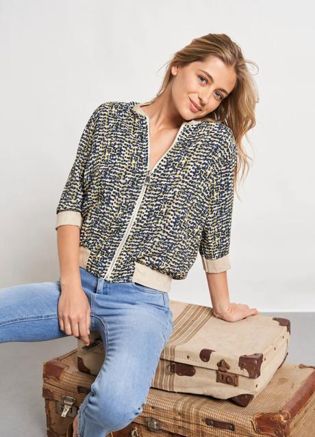 Imagen - Bomber estampada de Algo Bonito, 23,99 euros.