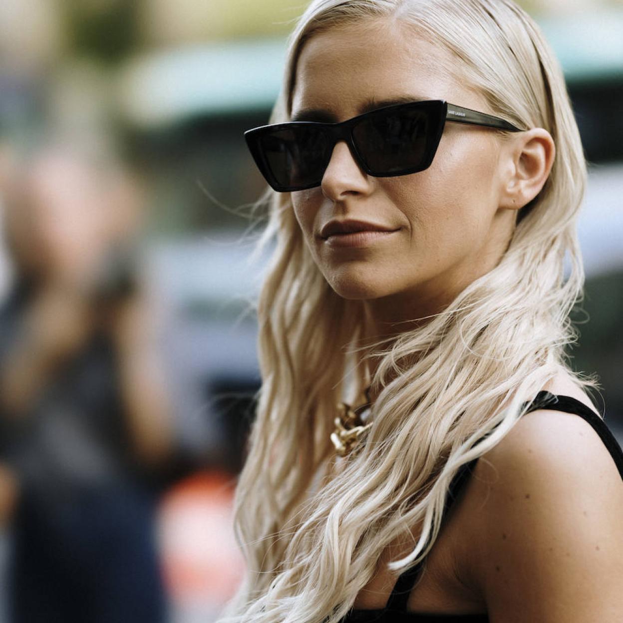 Influencer con líneas de expresión en la boca