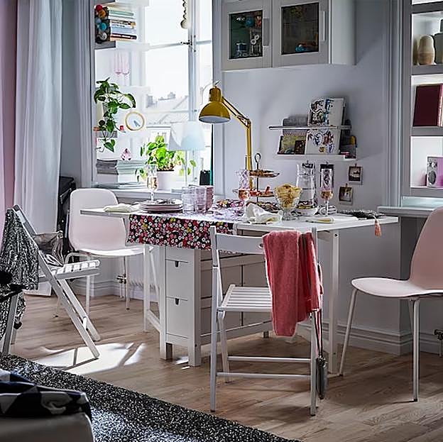 La mesa plegable multiposición de IKEA con la que tu salón o cocina parecerán más grandes: bonita, barata y muy práctica