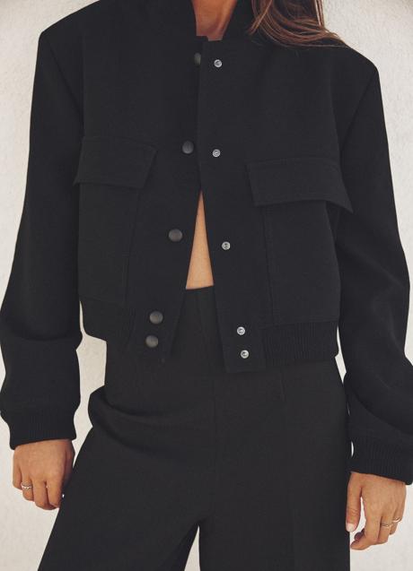 Imagen - Chaqueta negra de Zara (59,95 euros)