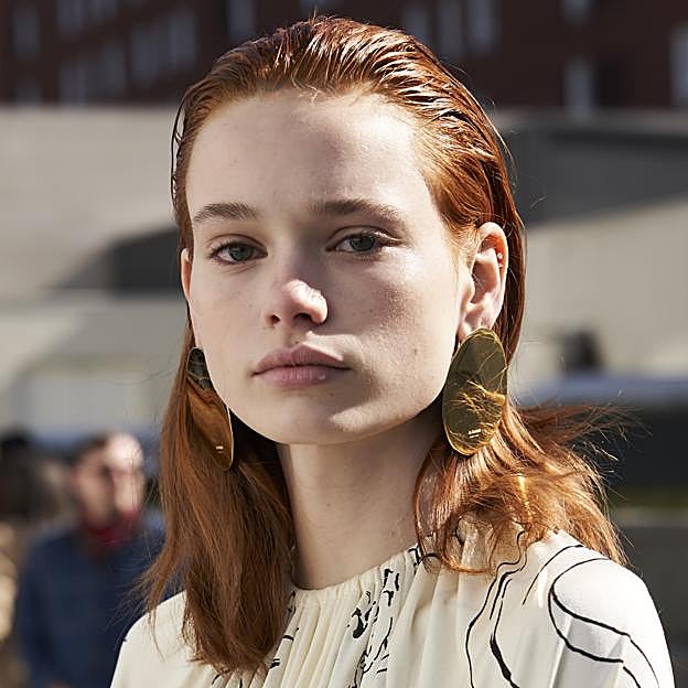 El rojo es el color de pelo que arrasa este otoño y estos cambios de look radical de las famosas lo confirman