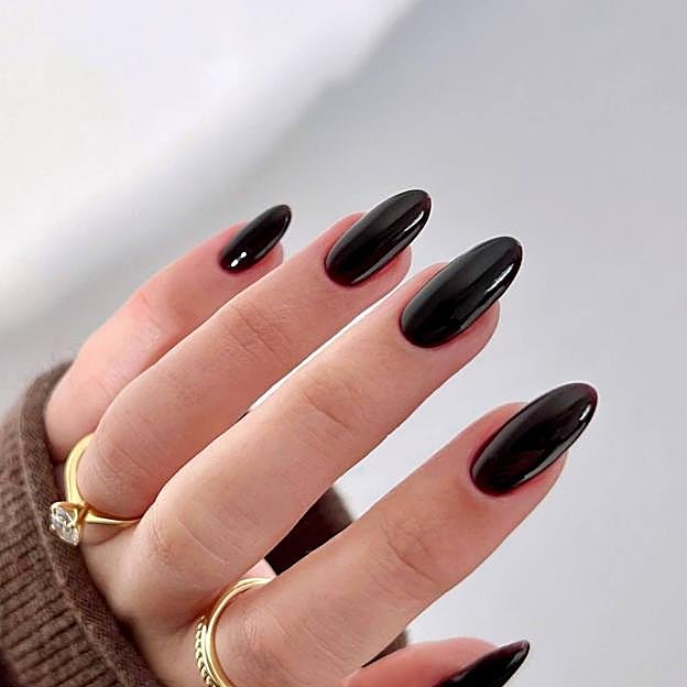 Manicura de uñas negras abstracta