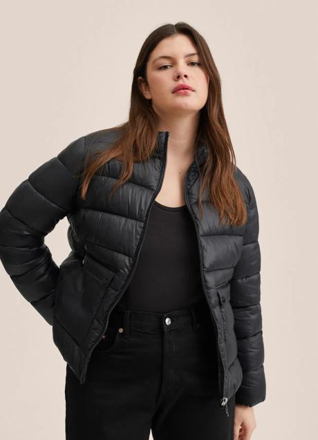 Imagen - Plumífero en color negro con bolsillos de Mango Outlet. Foto: Mango Outlet.