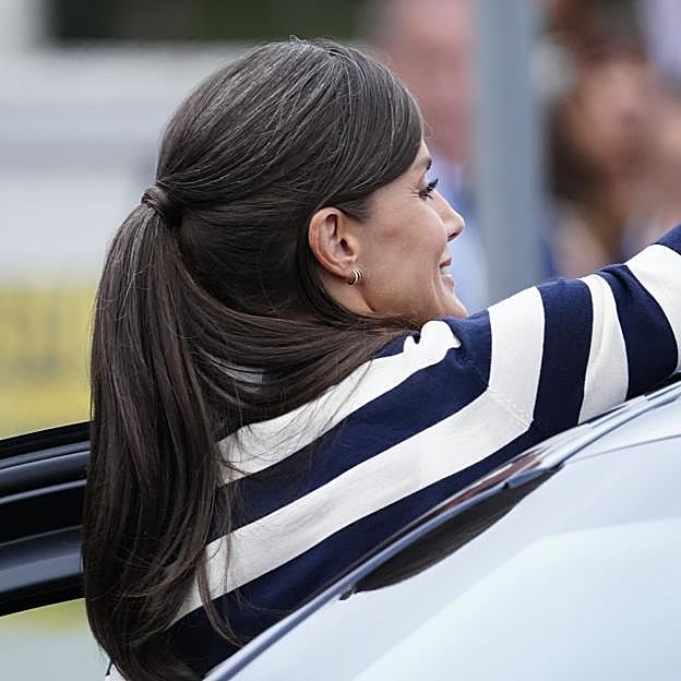 Así es la coleta de la reina Letizia por detrás.