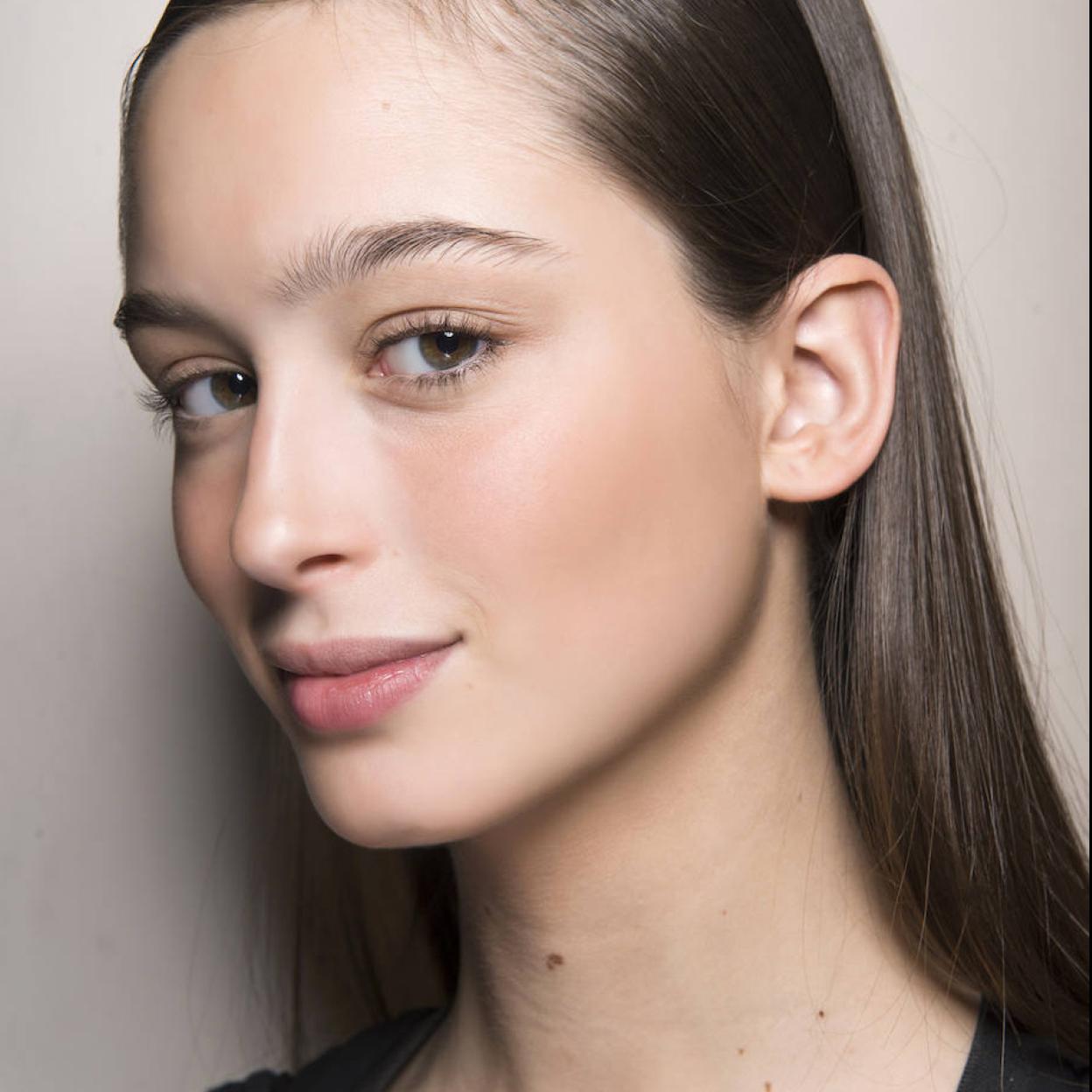 Modelo con piel al natural