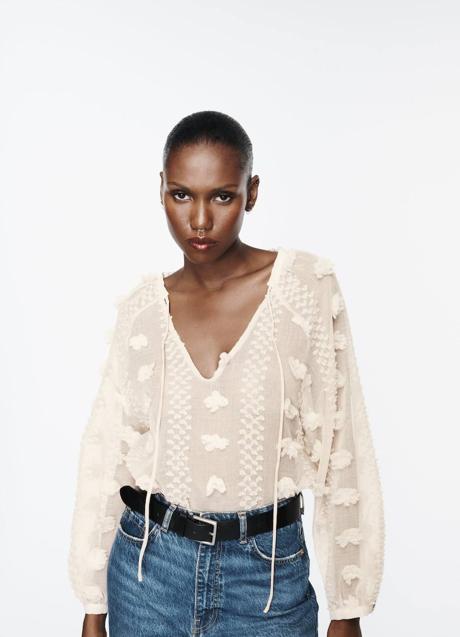Imagen - Blusa romántica con relieve de flores