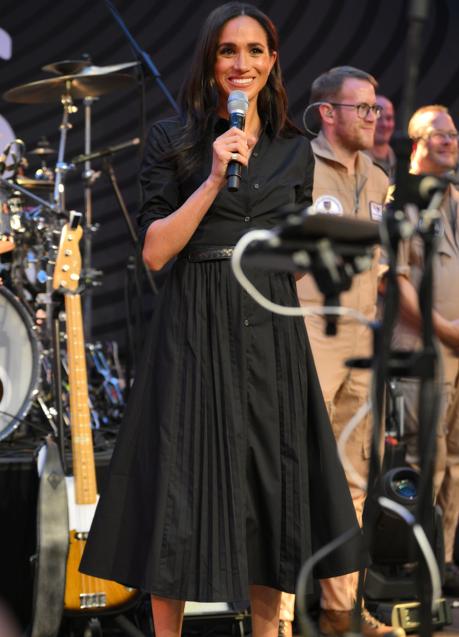 Imagen - Meghan Markle con un vestido camisero negro. / GTRES