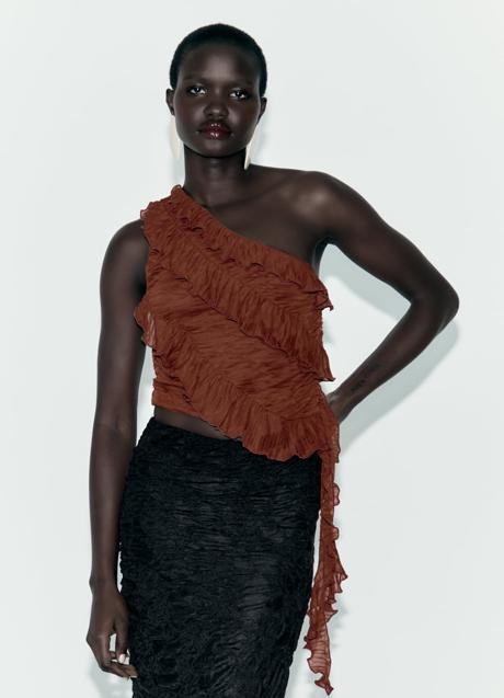 Imagen - Top asimétrico plisado de Zara (19,99 euros)