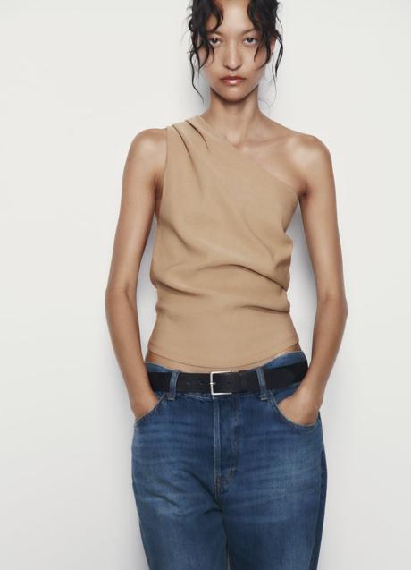 Imagen - Top asimétrico en color nude de Zara (19,99 euros)