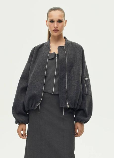 Imagen - Look básico con bomber tendencia