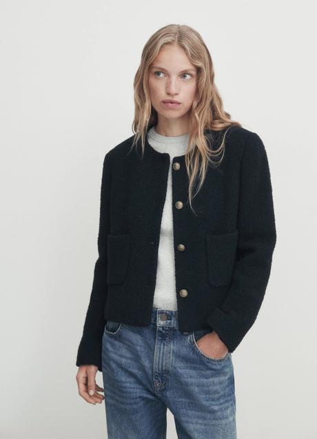 Imagen - Chaqueta corta de color negro de Massimo Dutti (129 euros)