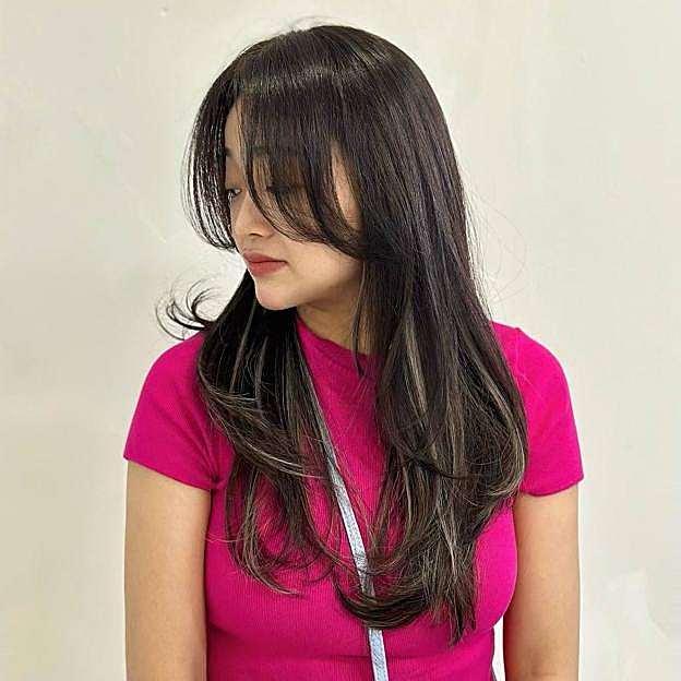 Mujer con corte hush cut largo