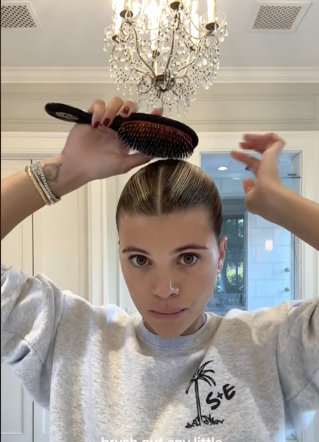 Imagen - Sofía Richie haciéndose el moño viral en Tiktok. Foto: @sofiarichiegrainge