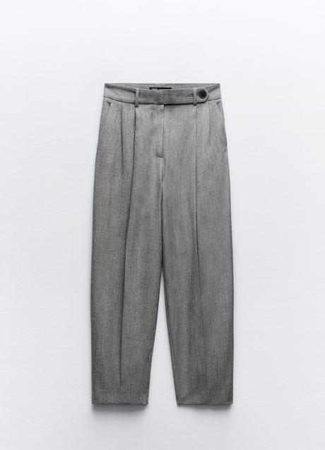 Imagen - Pantalón con pinzas de color gris de Zara (35,90 euros)