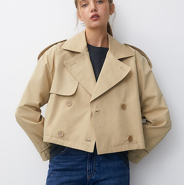 La gabardina tendencia de Pull&Bear.